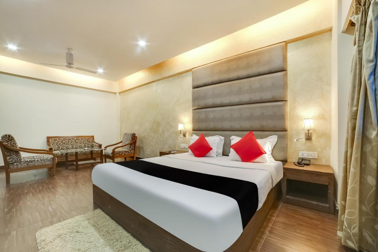 Capital O 61351 Waii International Bhalukpung Phòng bức ảnh
