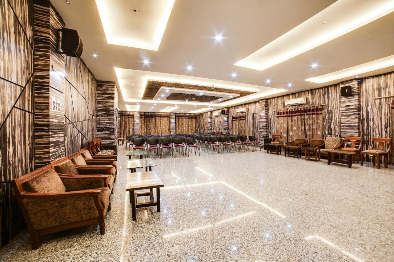 Capital O 61351 Waii International Bhalukpung Ngoại thất bức ảnh