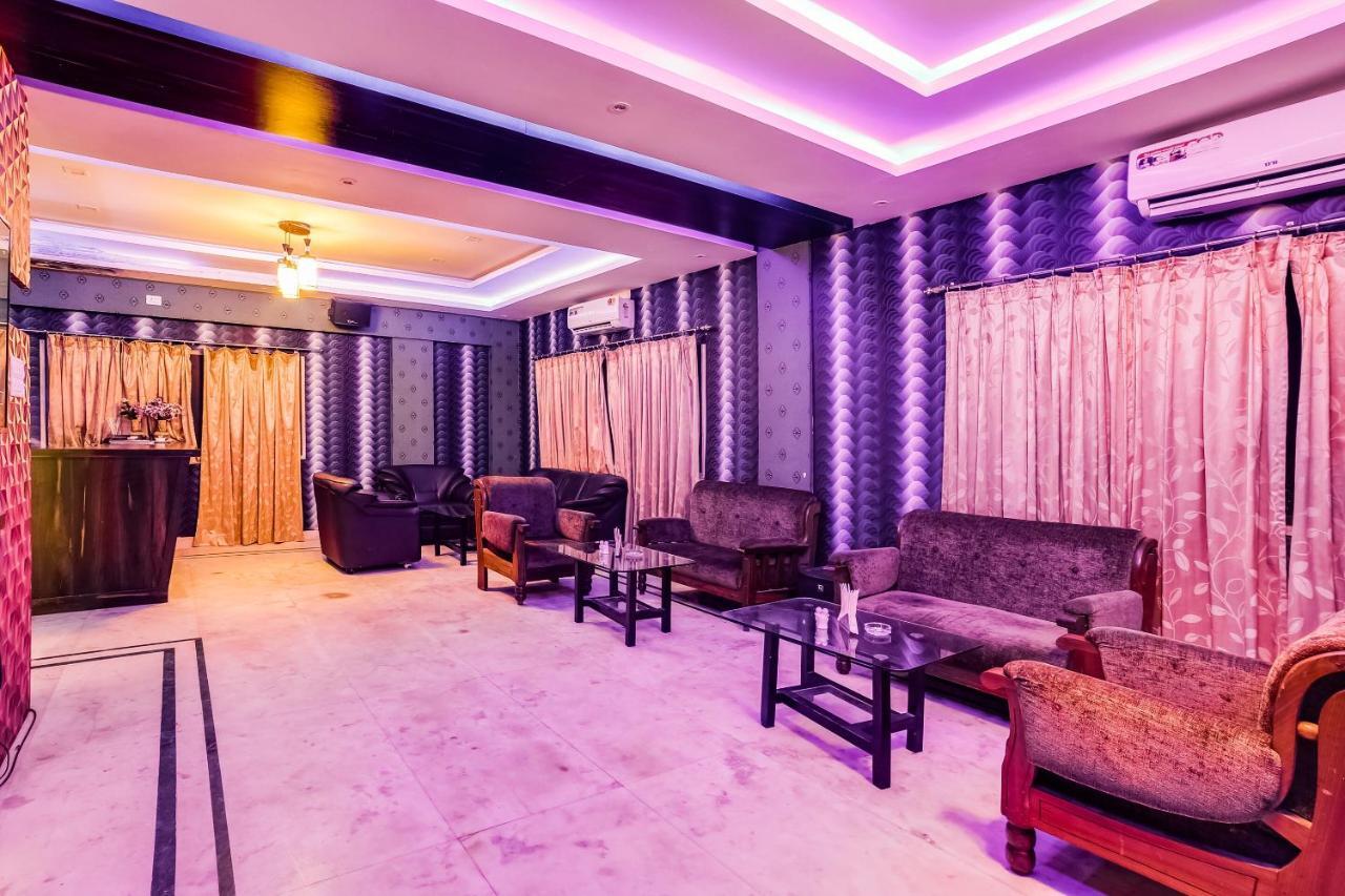 Capital O 61351 Waii International Bhalukpung Ngoại thất bức ảnh